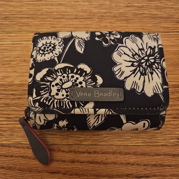 VERA BRADLEY Crossbody & Wallet - Picture 10 of 16